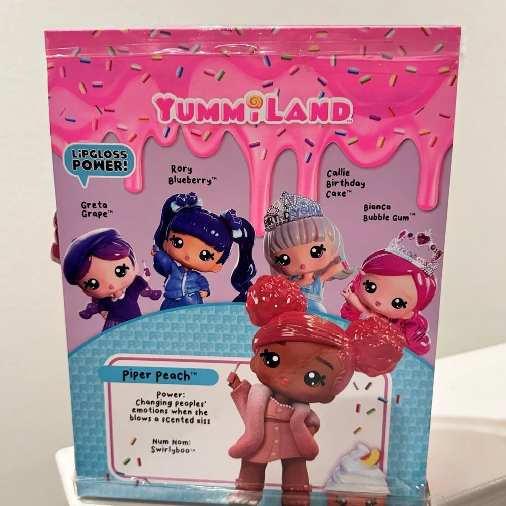 YUMMILAND Large Doll + Lipgloss Pet-Peach